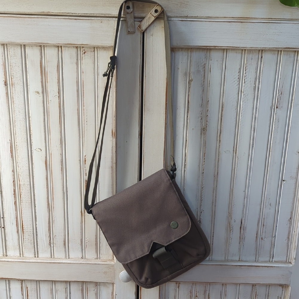 STM scout 2 olive green i pad/tablet bag